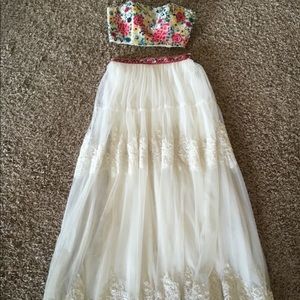 Sherri Hill size 6 lace dress two piece